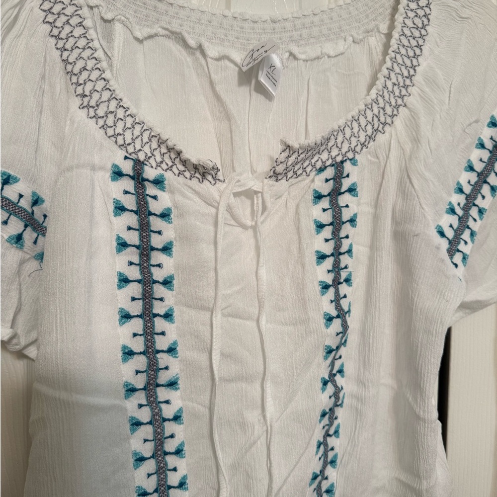 On Running White Textured Top - Picture 2 of 4